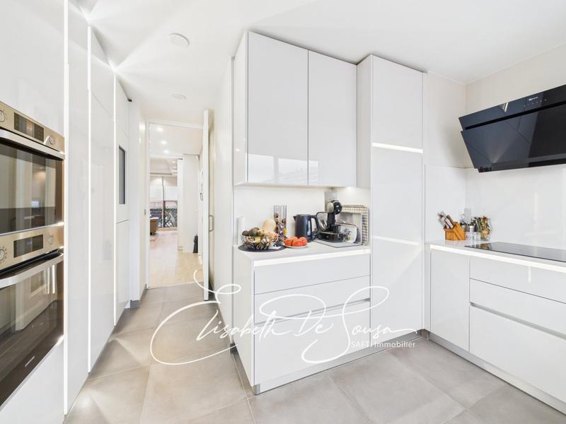 Appartement - 93 m² - 4 pièces