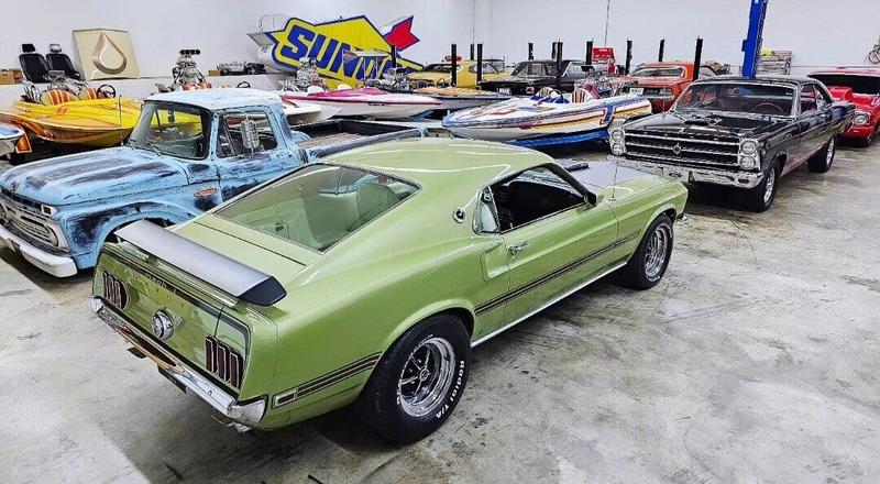 Ford Mustang fastback mach1 code R