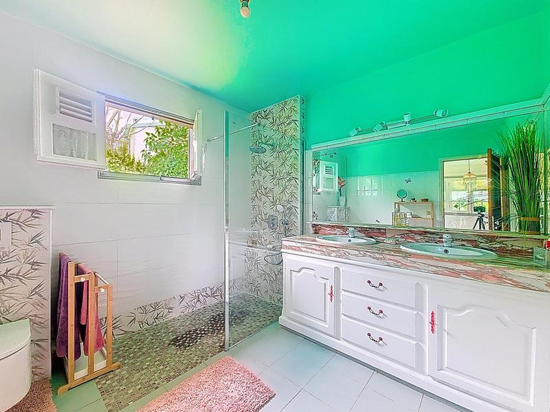 Maison - 290 m² - 9 pièces