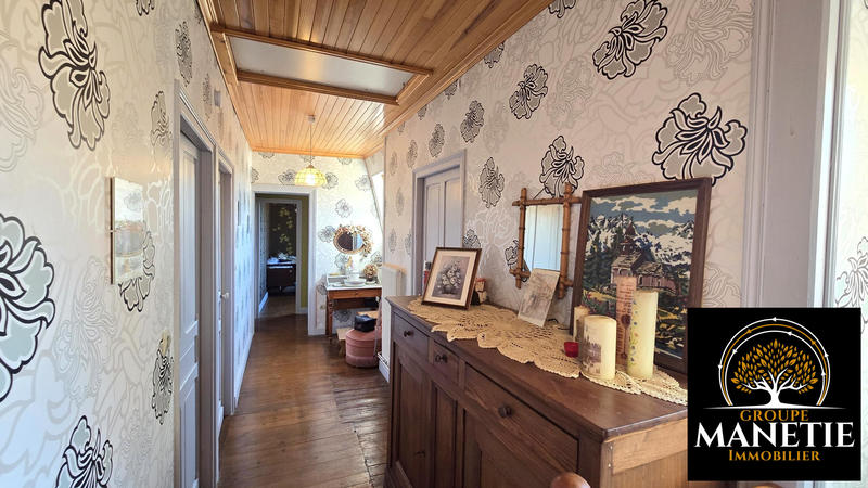 Maison traditionnelle - 142 m² - 8 pièces