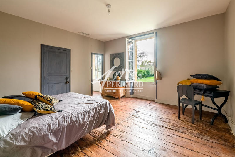 Maison - 435 m² - 11 pièces