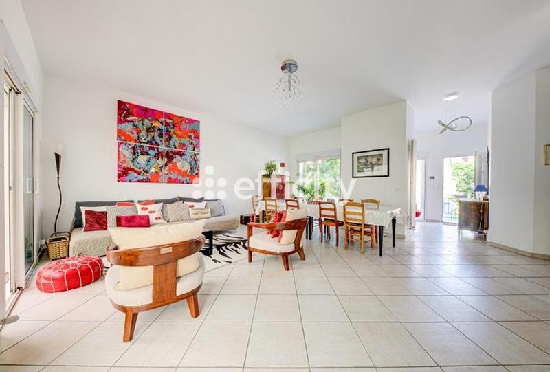 Maison - 200 m² - 9 pièces