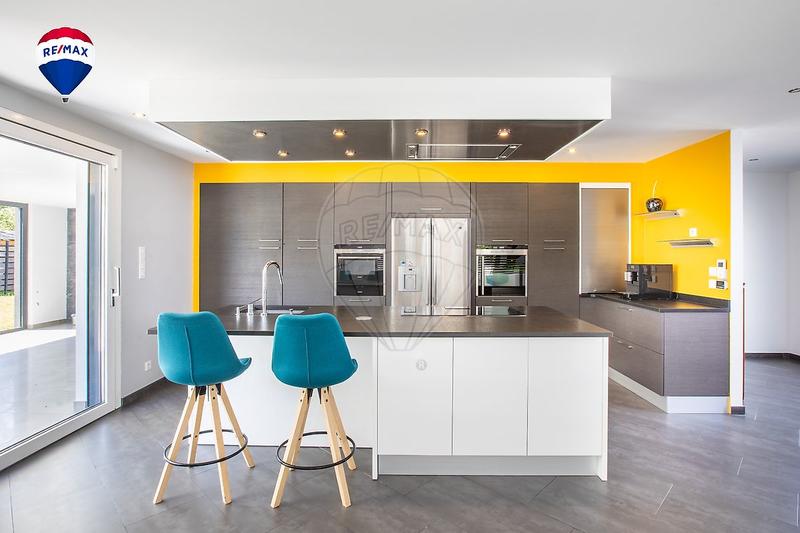 Maison - 203 m² - 7 pièces