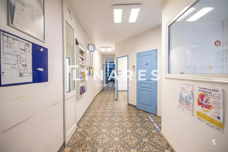 Local d'activités - 135 m² - 7 pièces