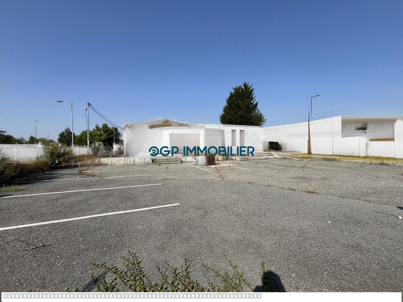 Entrepôt - 1 400 m²