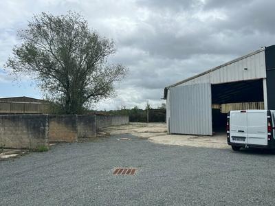 Local d'activité / Entrepôt - 857 m²