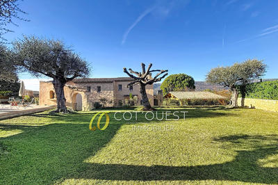 Maison - 305 m² - 7 pièces