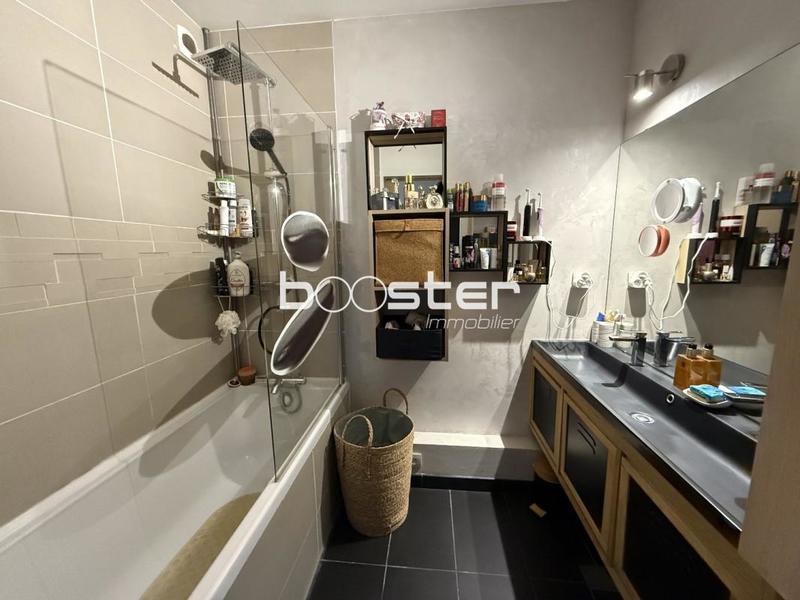 Appartement ancien - 82 m² - 4 pièces