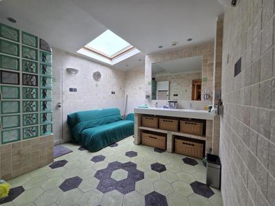 Maison - 121 m² - 6 pièces