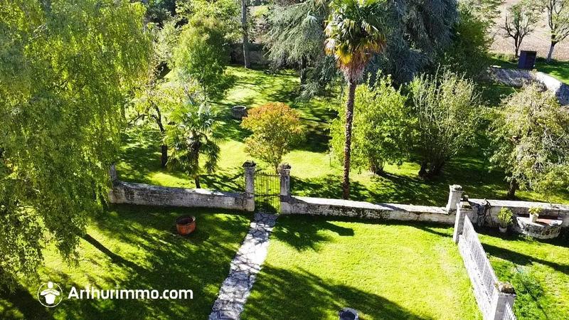 Maison - 300 m² - 8 pièces