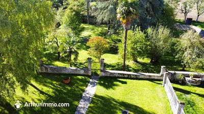 Maison - 300 m² - 8 pièces