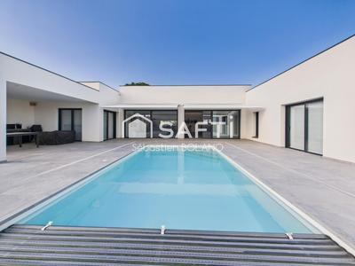 Maison - 250 m² - 6 pièces