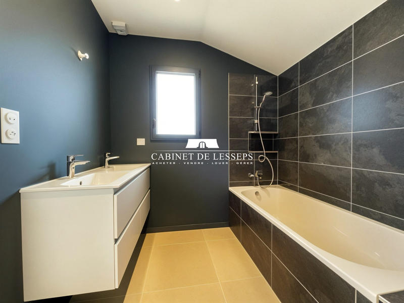 Maison - 121 m² - 5 pièces