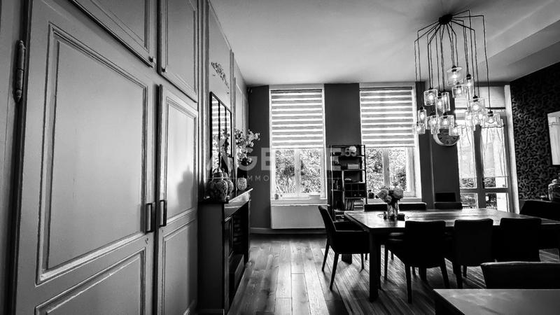 Maison bourgeoise - 250 m² - 9 pièces