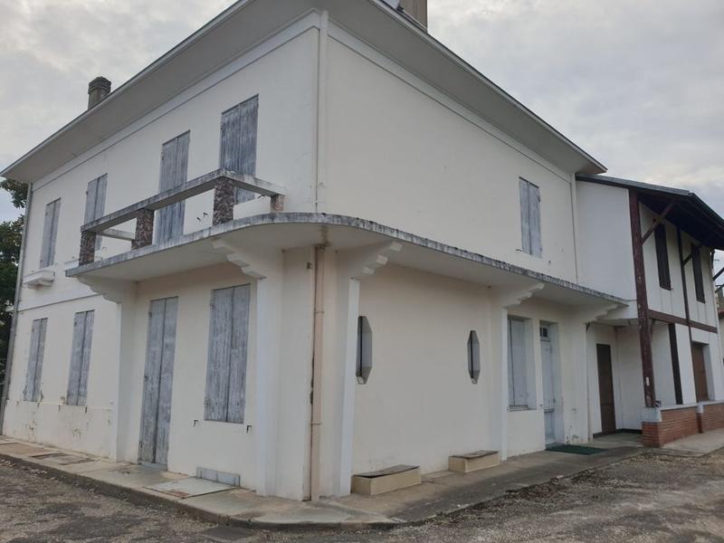 Local d'activité / Entrepôt - 1 251 m² - 29 pièces