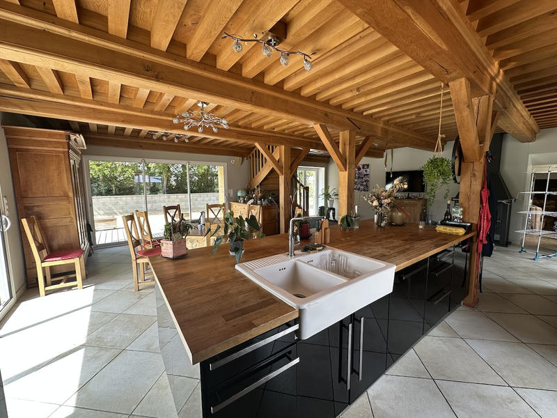 Maison - 230 m² - 7 pièces