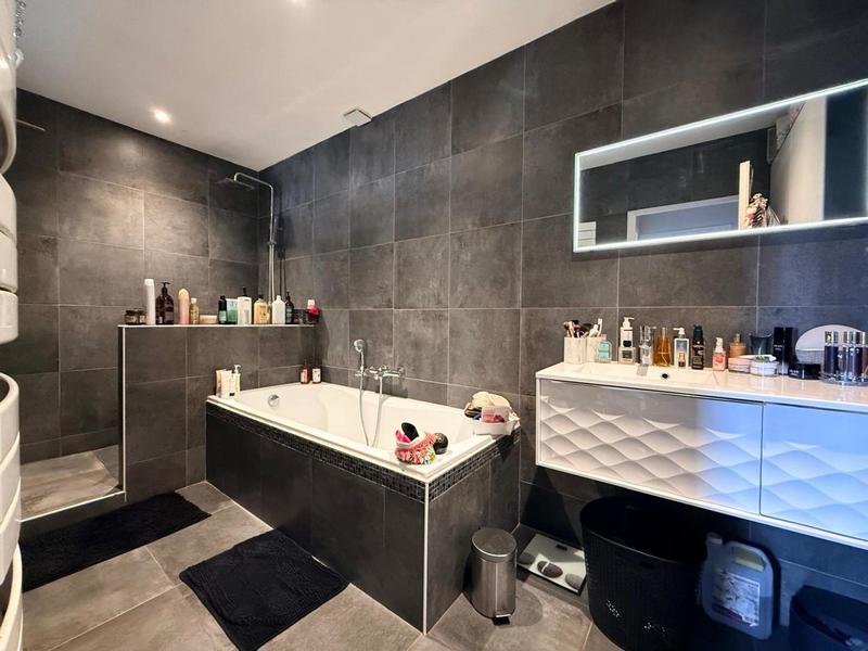 Appartement - 95 m² - 4 pièces