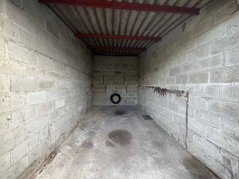 Parking / Garage - 285 m²