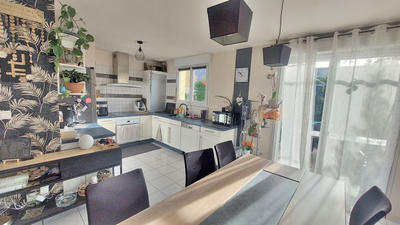 Maison - 121 m² - 11 pièces