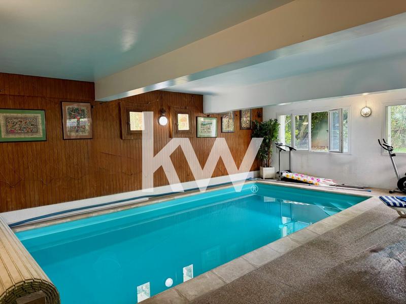 Maison - 380 m² - 10 pièces