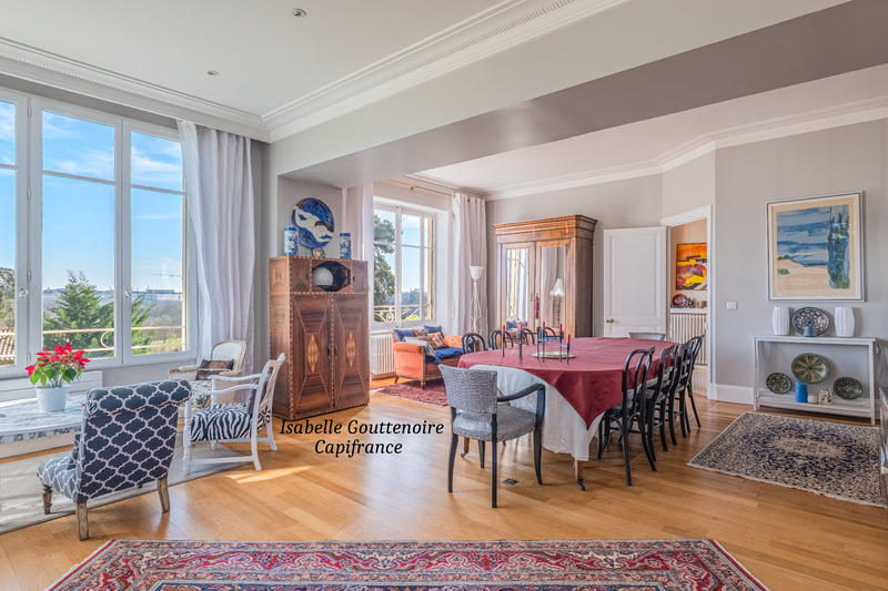 Maison bourgeoise - 230 m² - 8 pièces