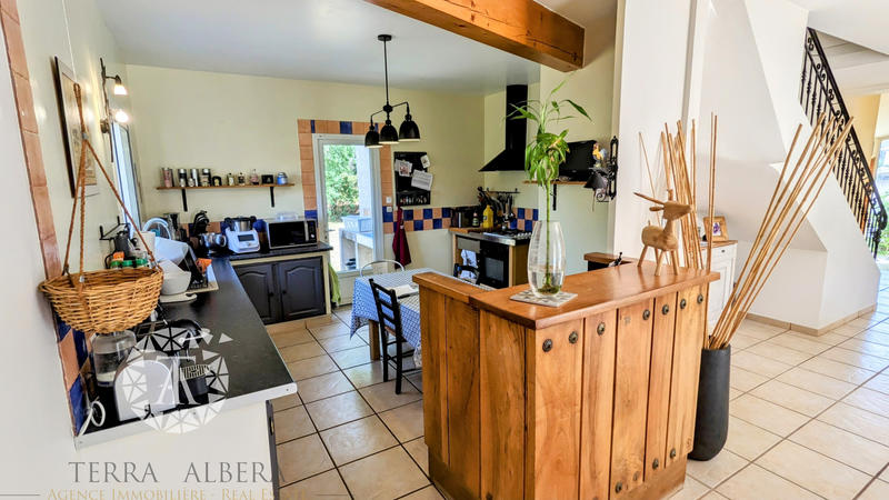 Villa - 254 m² - 8 pièces