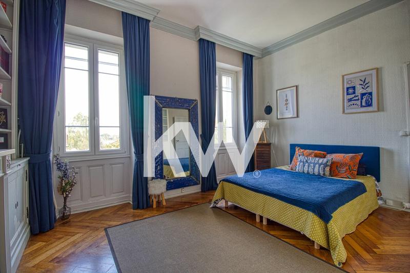 Maison de maîtres - 378 m² - 10 pièces