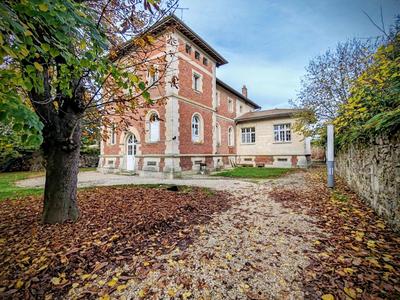 Maison - 470 m² - 19 pièces