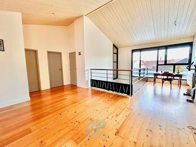 Maison - 203 m² - 5 pièces