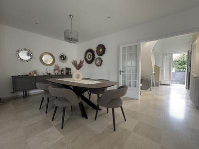 Villa - 200 m² - 6 pièces