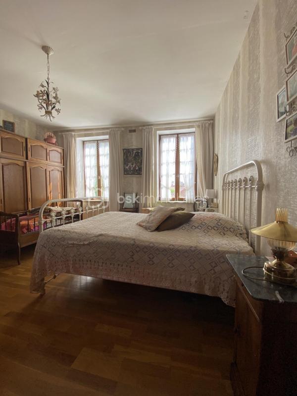 Maison ancienne - 195 m² - 8 pièces