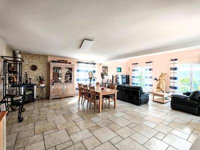 Maison - 269 m² - 8 pièces