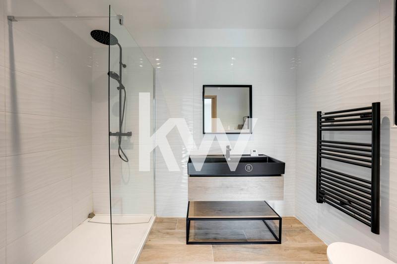 Maison - 350 m² - 8 pièces