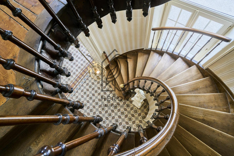 Château - 274 m² - 9 pièces