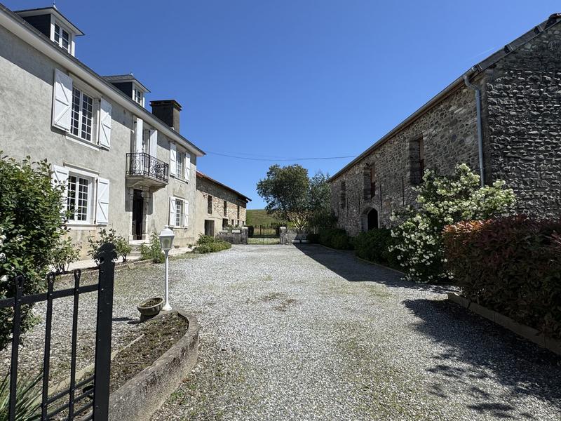 Maison - 281 m² - 10 pièces