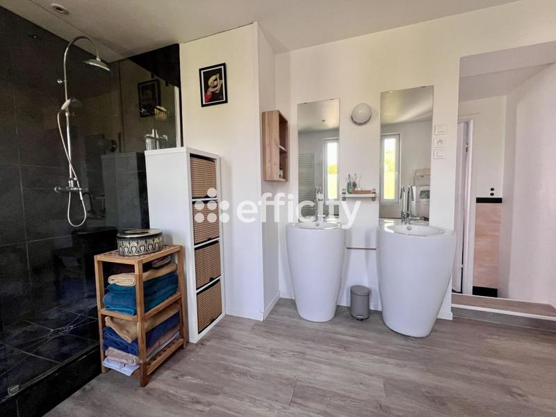 Maison - 201 m² - 8 pièces