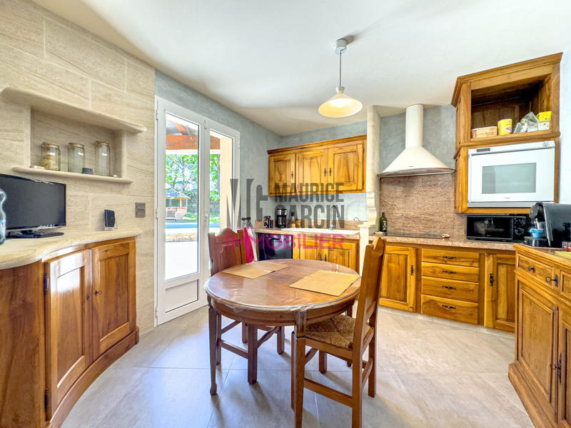 Maison - 212 m² - 6 pièces