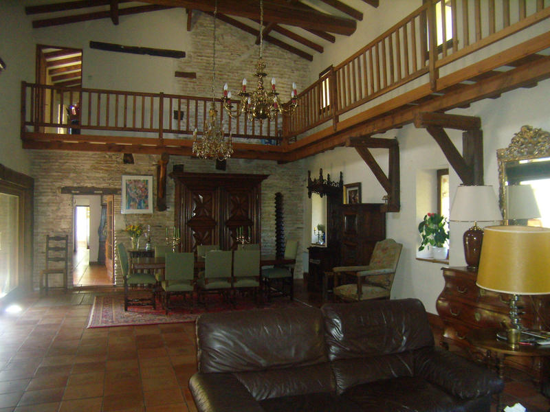 Maison - 1 200 m² - 21 pièces