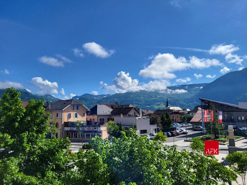 Appartement - 99 m² - 4 pièces