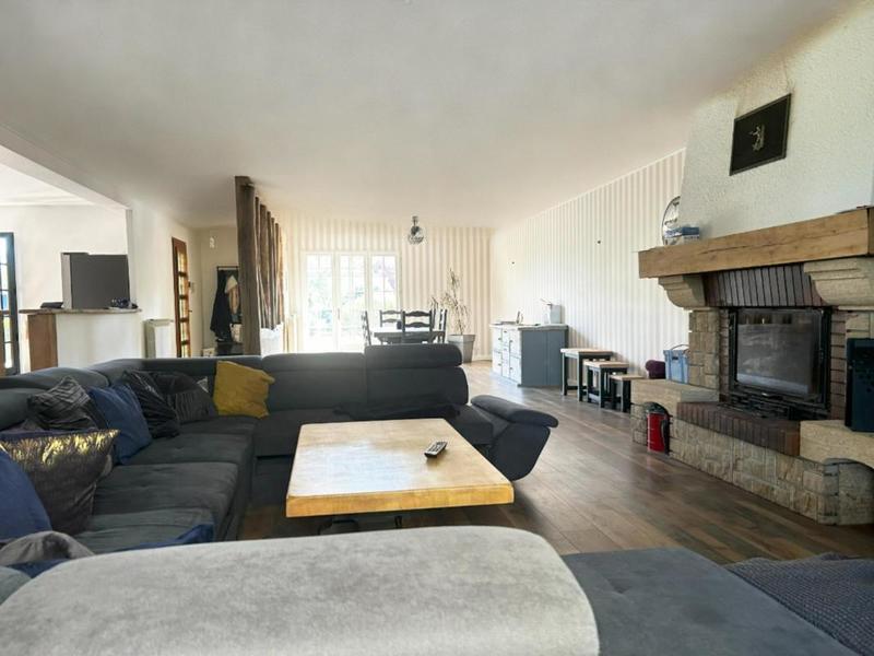 Maison traditionnelle - 281 m² - 9 pièces