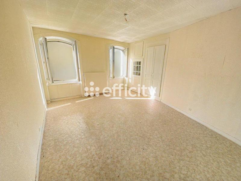 Maison - 270 m² - 12 pièces