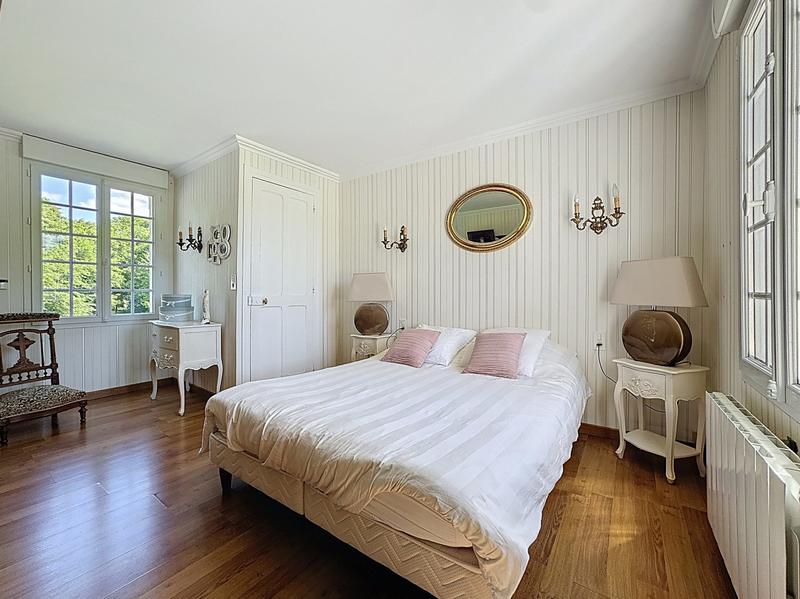 Maison - 300 m² - 10 pièces