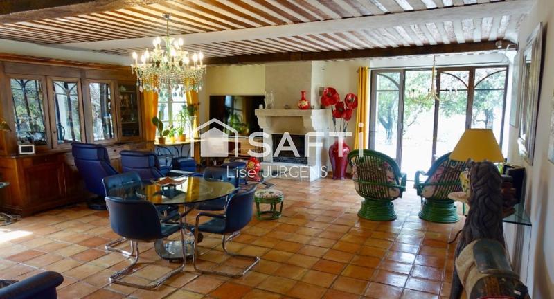 Maison - 270 m² - 9 pièces