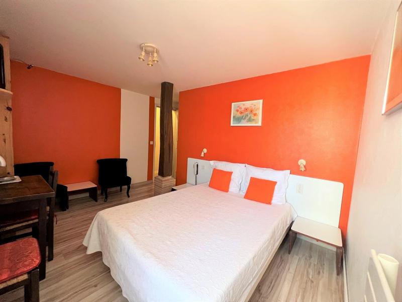 Maison - 450 m² - 10 pièces