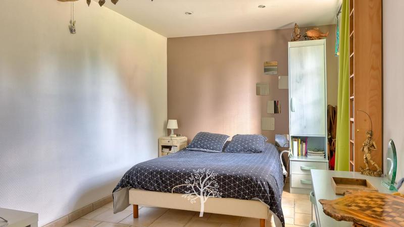 Maison - 250 m² - 9 pièces