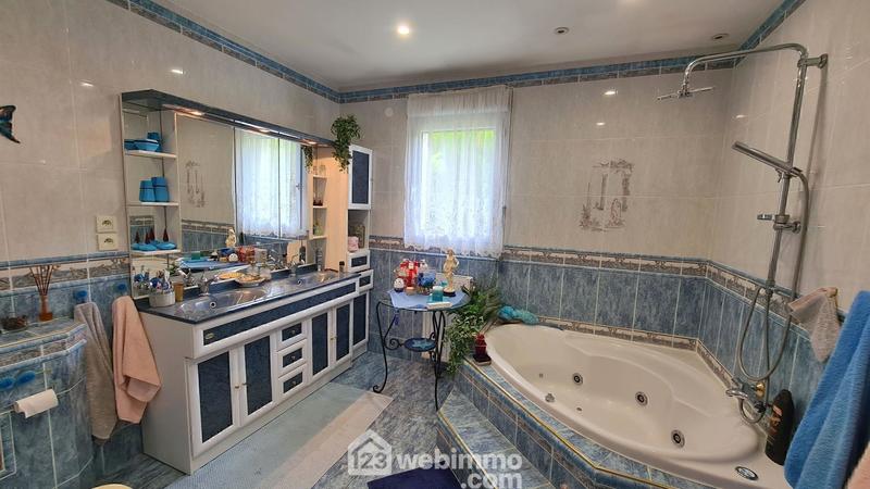 Maison - 231 m² - 8 pièces