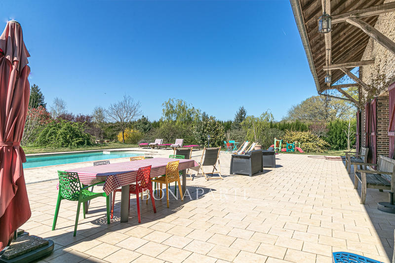 Maison - 280 m² - 7 pièces