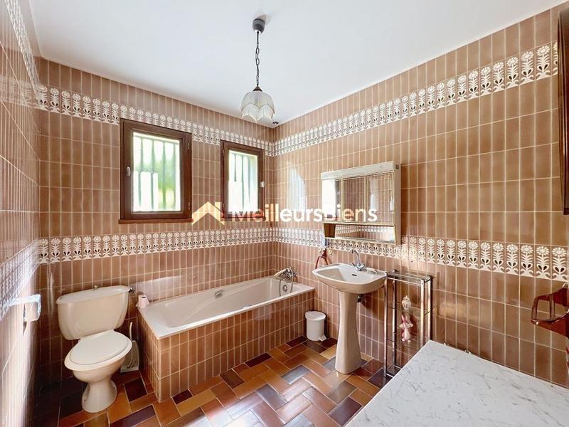 Maison - 148 m² - 9 pièces