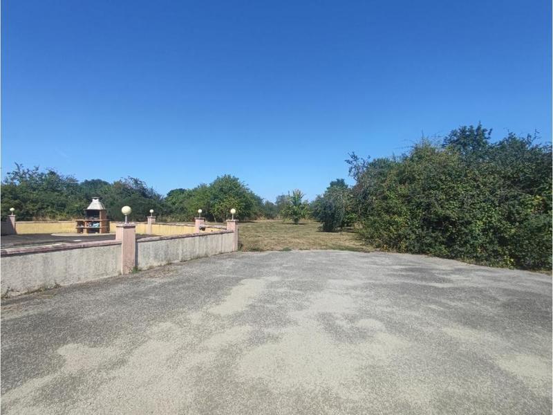 Propriété - 238 m² - 10 pièces