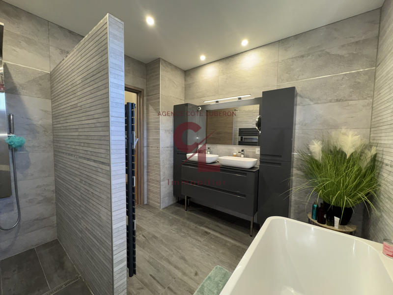 Maison - 328 m² - 9 pièces